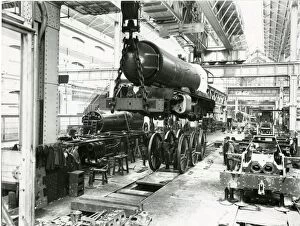Swindon Works Gallery: Wheeling a King Class locomotive, A Shop, 1927