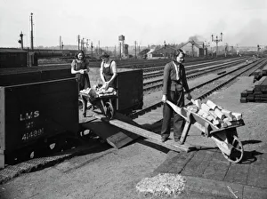 Wagon Collection: Women workers in the Permanent Way Dept at Reading, 1943